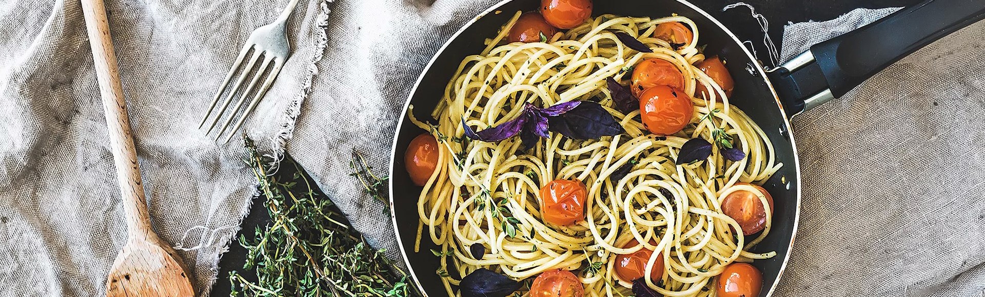 fresh-spaghetti-with-cherry-tomatoes-and-herbs-alargo-private-chef-nikos-mykonos - Hire A Private Chef in Mykonos  | Book Online -  Alargo.Com