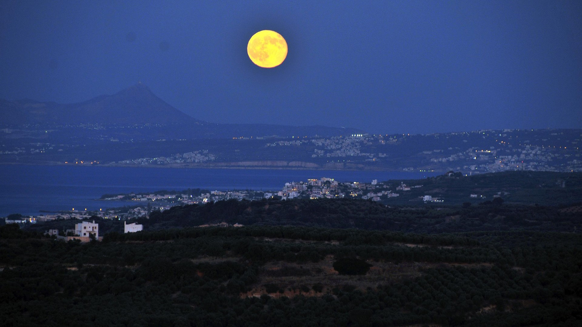 The August 2014 Full Moon, Crete, Greece | 10 Aug 2014  | Alargo