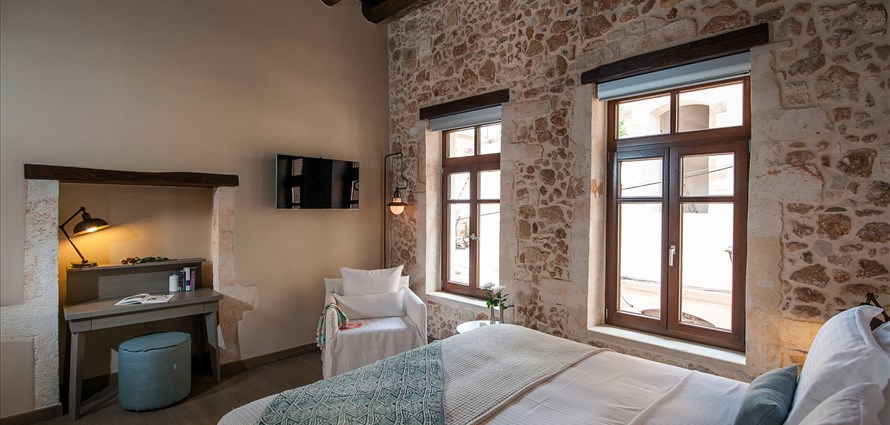 junior-suite-serenissima-hotel-old-town-chania-crete-1 - Villas with Pools in Crete, Corfu & Paros | Handpicked by Alargo