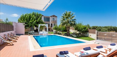 margarita-villa-exterior-episkopi-heraklion-crete-111 - Villas with Pools in Crete, Corfu & Paros | Handpicked by Alargo