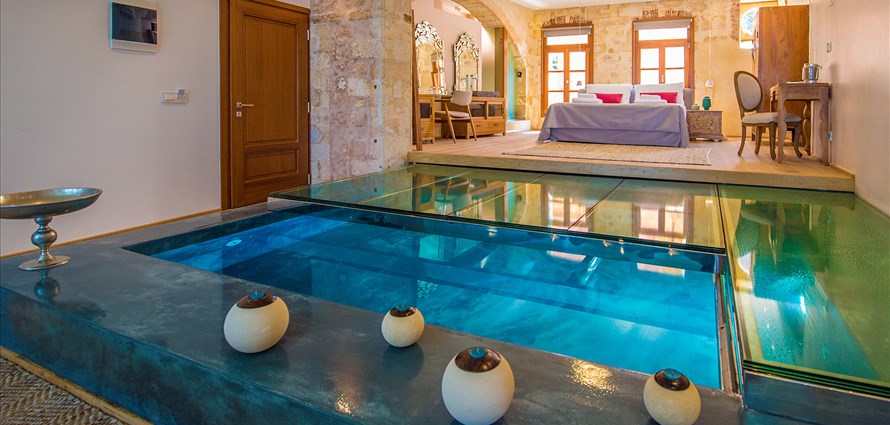 vranas-residenza-first-floor-luxury-suite-with-interior-plunge-pool-2 - Villas with Pools in Crete, Corfu & Paros | Handpicked by Alargo